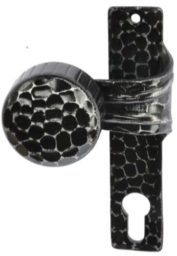 gekröpfter Knopf auf 92er Schild, links, Wabenhämmerung